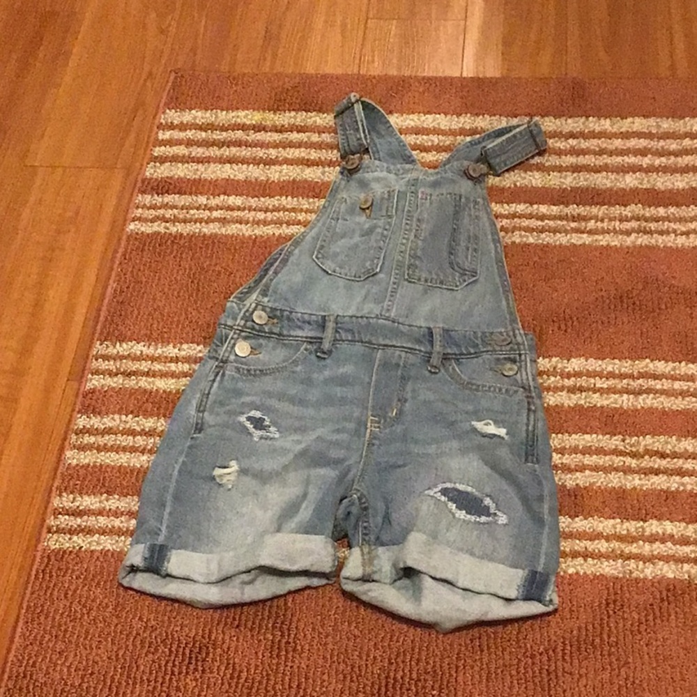 I’m selling a light washed pair of overalls
